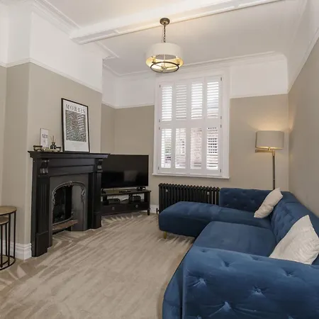 65 Monkgate Sleeps 10 With Parking