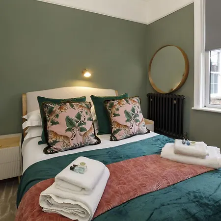 65 Monkgate Sleeps 10 With Parking * York