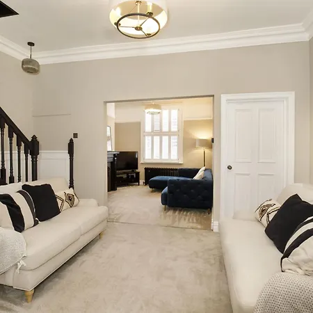 Semesterbostad 65 Monkgate Sleeps 10 With Parking